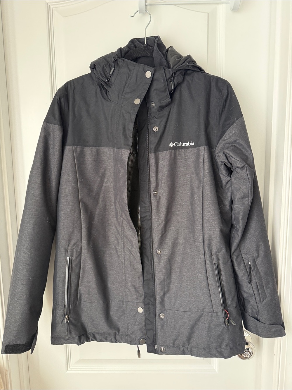 Columbia Woman’s Black & Gray Waterproof Hooded Ski Jacket